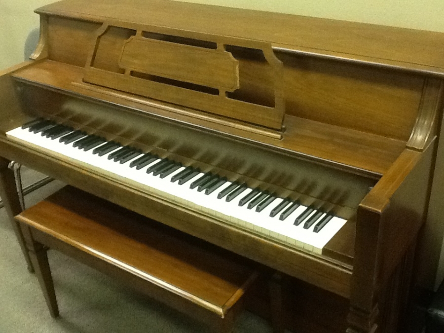Everett Upright Console Piano