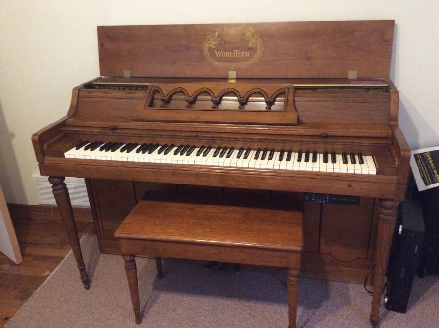 Wurlitzer spinet upright Image 2