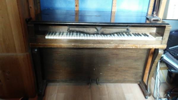 Wurlitzer Upright Piano Image 2