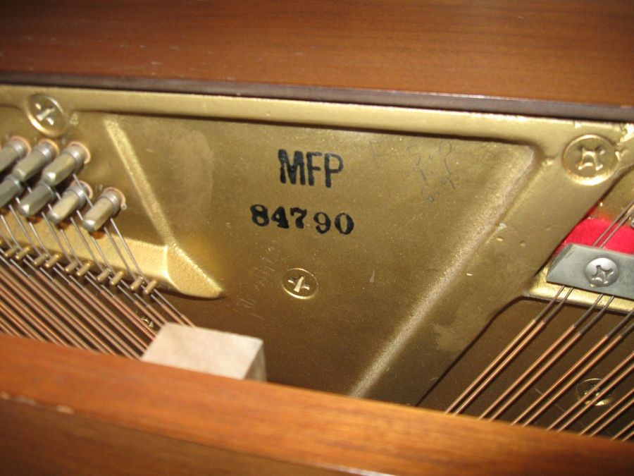 Mason and Hamlin UPRIGHT CONSOLE PIANO with matching padded bench BEST OFFER Image 5