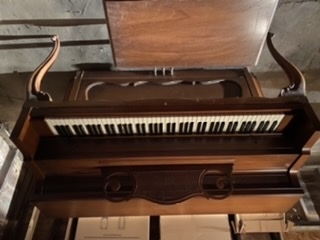 Upright Everett Piano for Free Image 2
