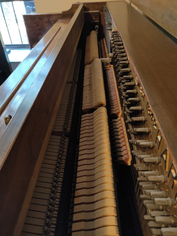 Free Upright Piano BROOKLYN Pick up only Image 4