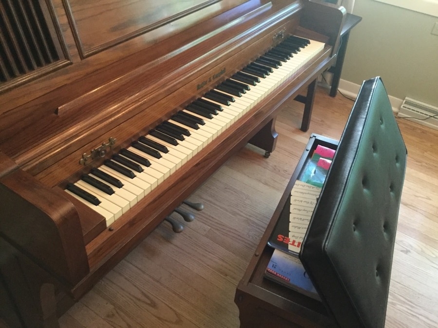 Kohler Campbell Upright Studio Oak Piano 714731 with Tufted Faux Leather topped Storage bench seat Image 4